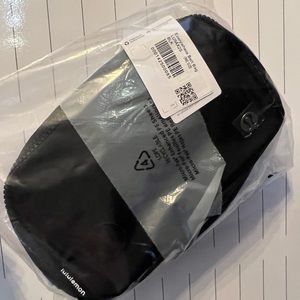 Lululemon everywhere belt bag